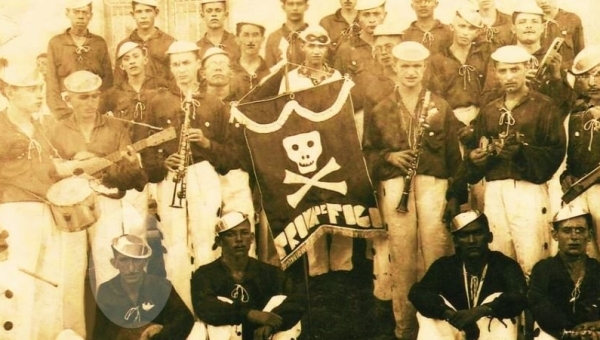 BLOCO PROVA DE FOGO. Destaque para ZÉ BARRA DE AÇO, um dos maiores foliões que o Aracati já conheceu. Acervo: Netinho Ponciano.